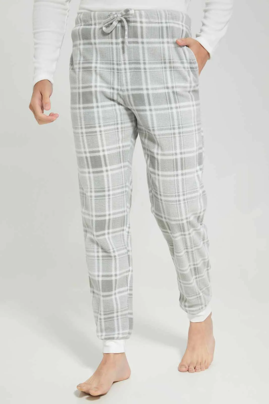 Men White And Grey Checkered Pyjama Set (2 Piece)