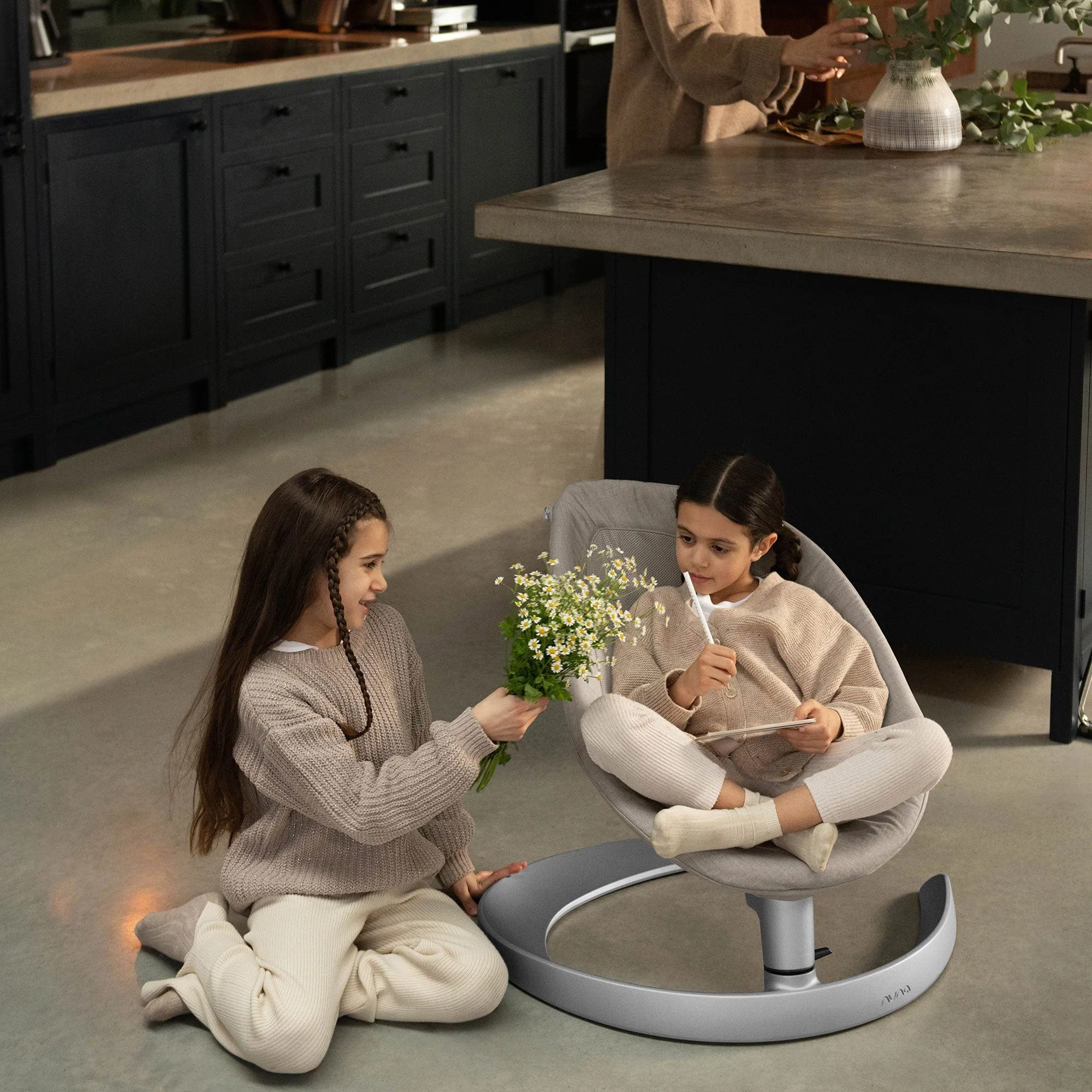Nuna Leaf Grow (inc. Toy Bar) Biscotti